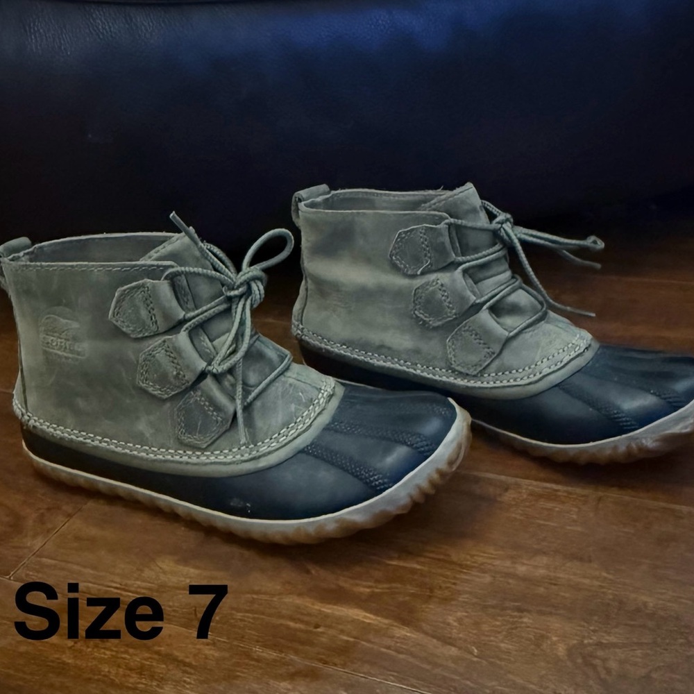 Sorel Black and Gray Lace-Up Boots